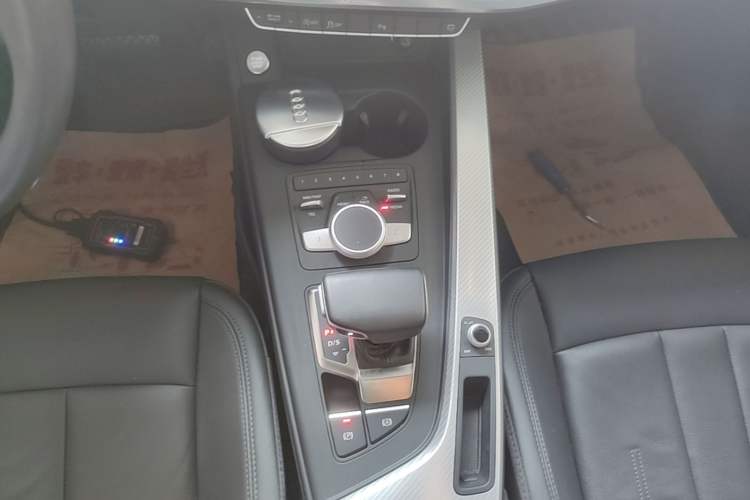 Used Audi A4L 2018 30th Anniversary Edition 40 TFSI Fashion Model Gear Lever