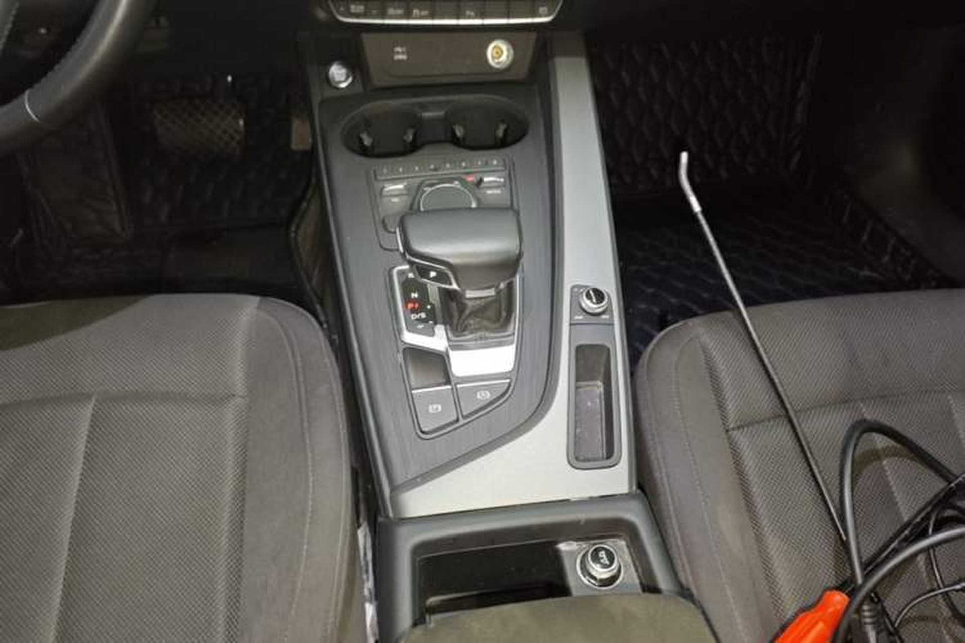 Used Audi A4L 2018 30th Anniversary Edition 40 TFSI Trendy Model Gear Lever