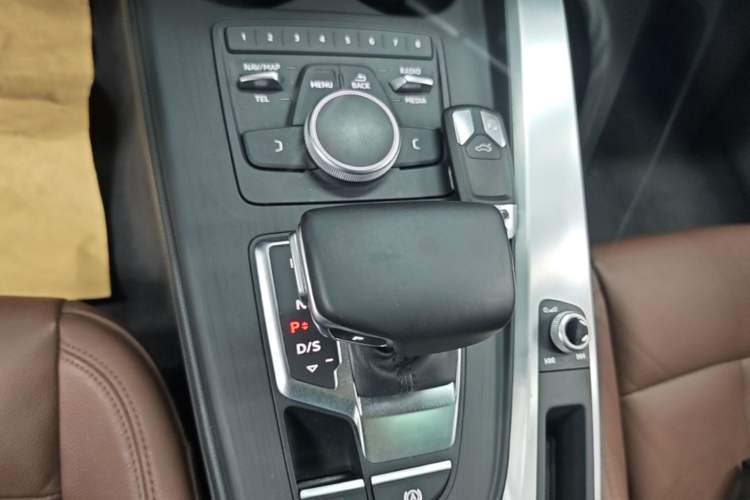 Used Audi A4L 2018 30th Anniversary Edition 40 TFSI Trendy Model Gear Lever