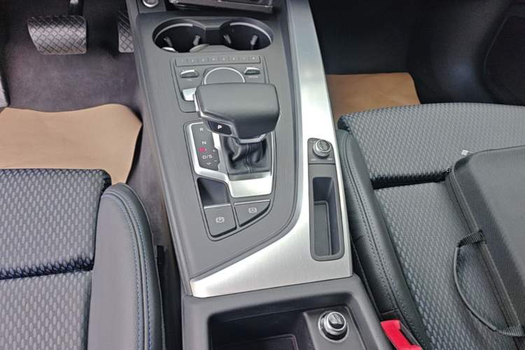 Used Audi A4L 2018 30th Anniversary Edition 40 TFSI Sport Edition Gear Lever