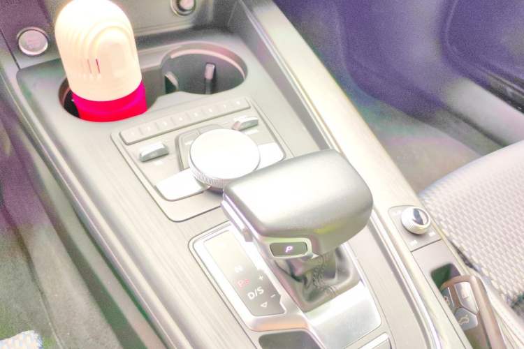 Used Audi A4L 2018 30th Anniversary Edition 45 TFSI quattro Sport model Gear Lever