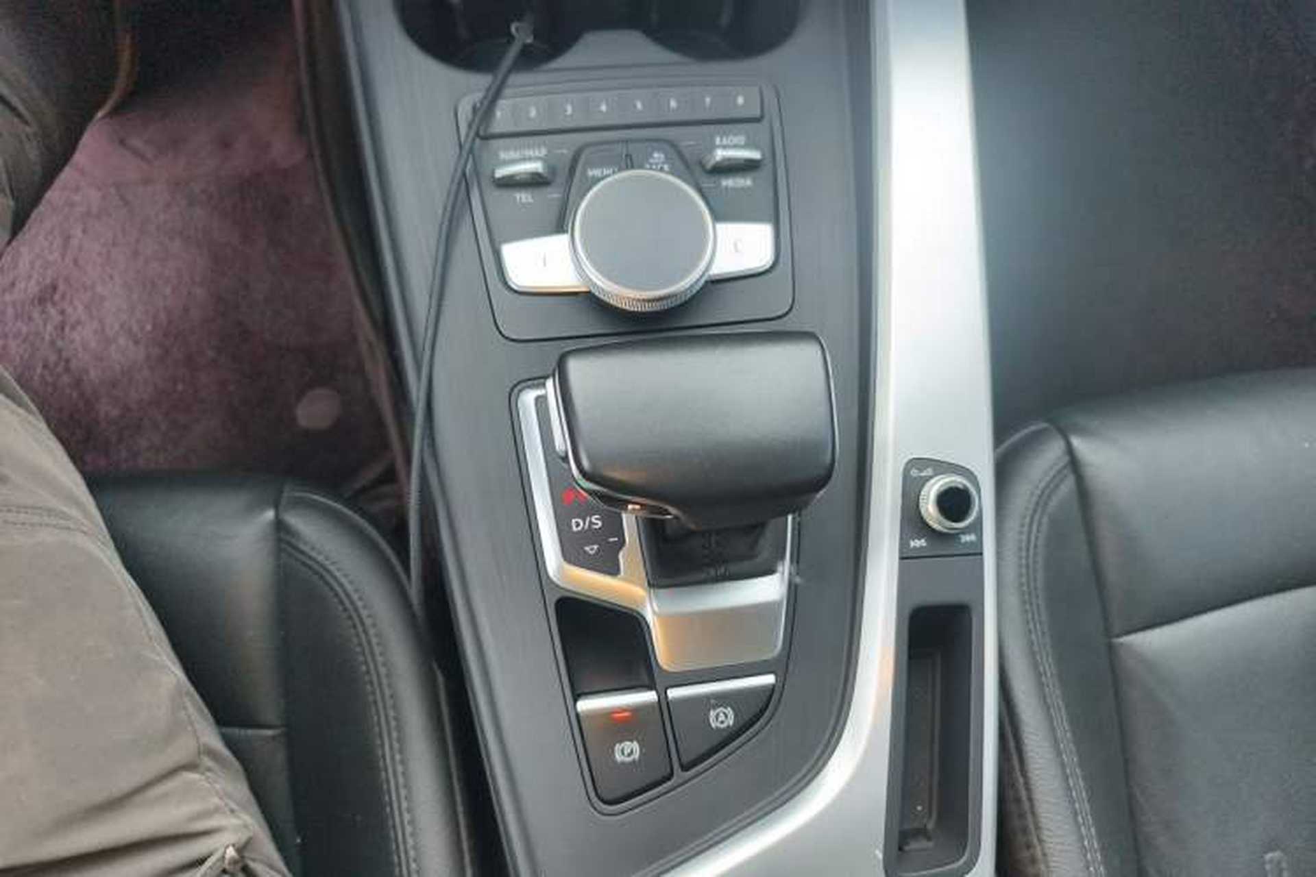 Used Audi A4L 2018 30th Anniversary Edition 40 TFSI Fashion Model Gear Lever