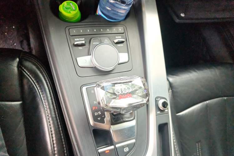 Used Audi A4L 2018 30th Anniversary Edition 40 TFSI Trendy Model Gear Lever