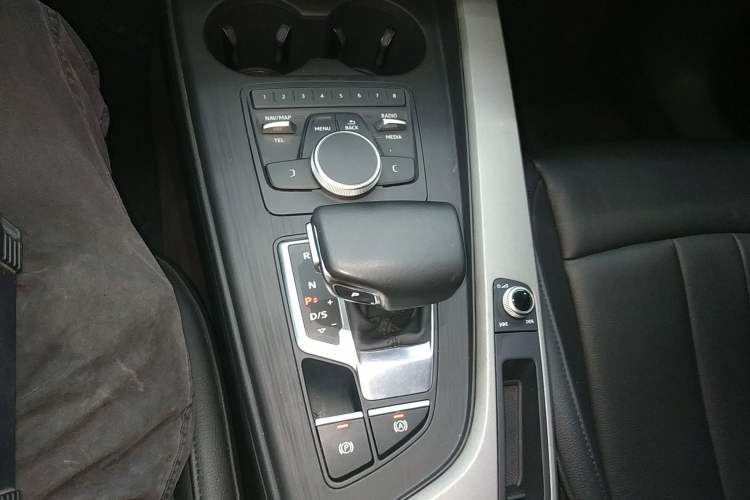 Used Audi A4L 2018 30th Anniversary Edition 40 TFSI Trendy Model Gear Lever