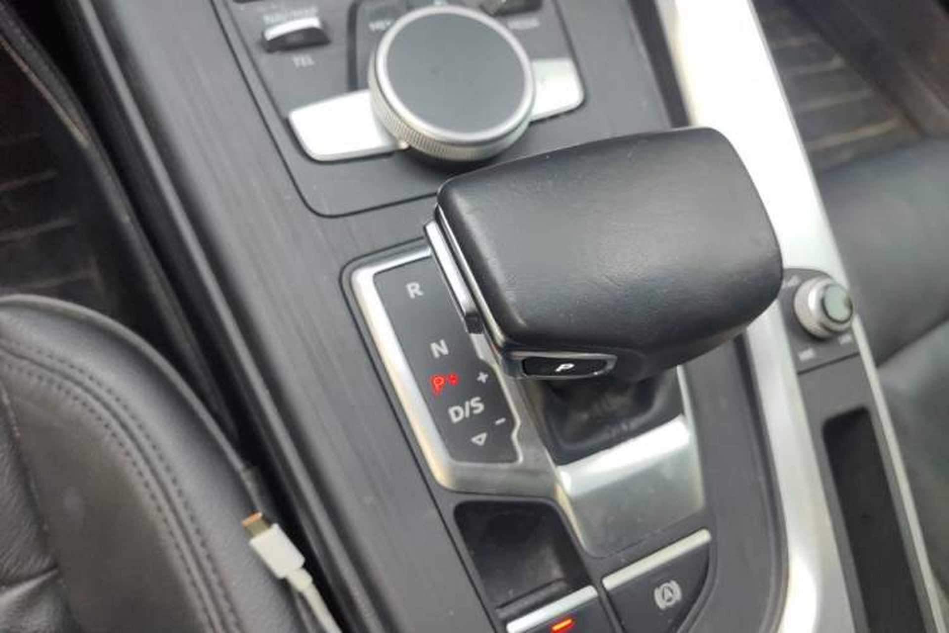 Used Audi A4L 2018 30th Anniversary Edition 40 TFSI Fashion Model Gear Lever