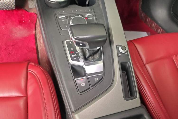 Used Audi A4L 2018 30th Anniversary Edition 40 TFSI Trendy Model Gear Lever