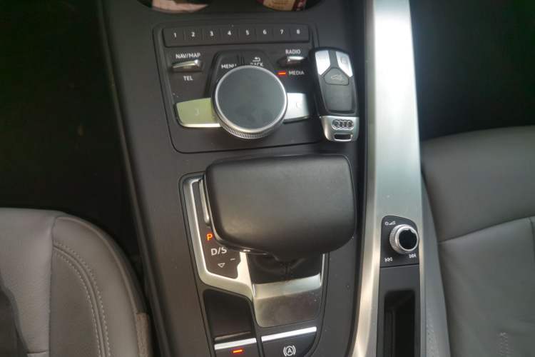Used Audi A4L 2018 30th Anniversary Edition 40 TFSI Fashion Model Gear Lever