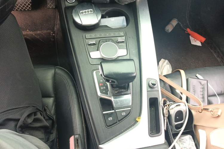 Used Audi A4L 2018 30th Anniversary Edition 40 TFSI Fashion Model Gear Lever