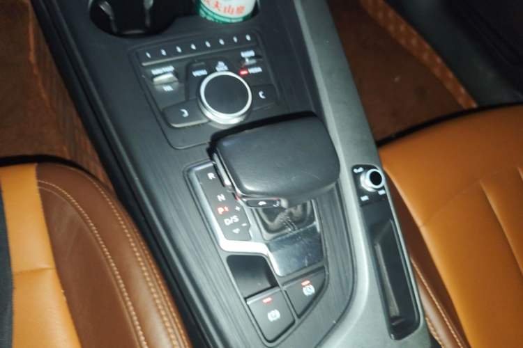 Used Audi A4L 2018 30th Anniversary Edition 40 TFSI Trendy Model Gear Lever