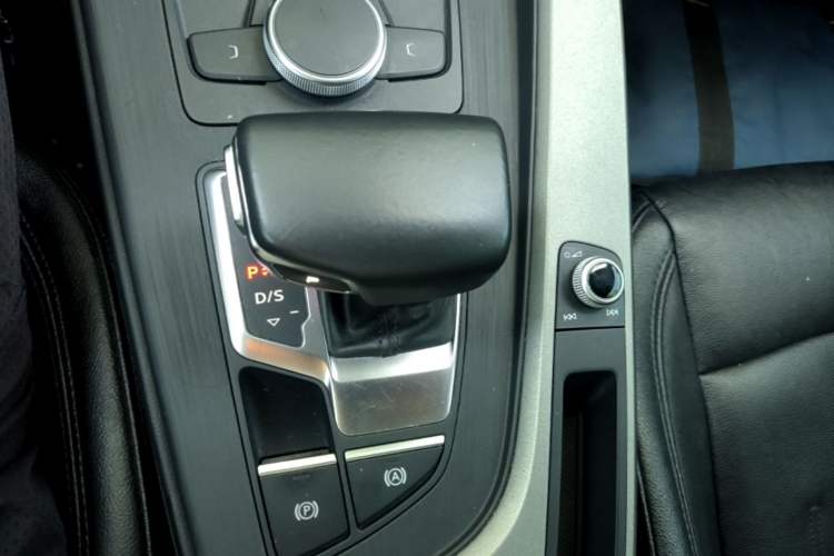 Used Audi A4L 2018 30th Anniversary Edition 40 TFSI Trendy Model Gear Lever