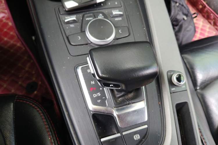 Used Audi A4L 2018 30th Anniversary Edition 40 TFSI Trendy Model Gear Lever