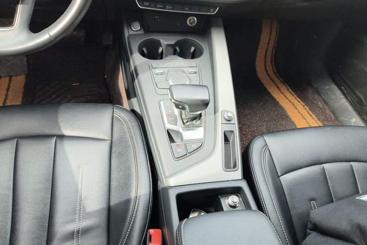 Used Audi A4L 2018 30th Anniversary Edition 40 TFSI Trendy Model Gear Lever