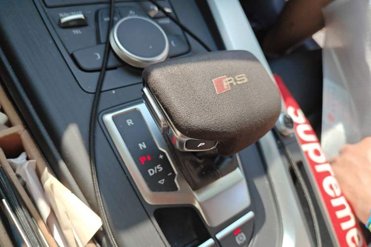 Used Audi A4L 2018 30th Anniversary Edition 45 TFSI quattro Individual Sport Edition Gear Lever