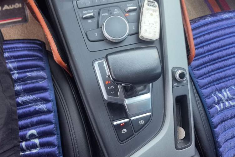 Used Audi A4L 2018 30th Anniversary Edition 40 TFSI Trendy Model Gear Lever