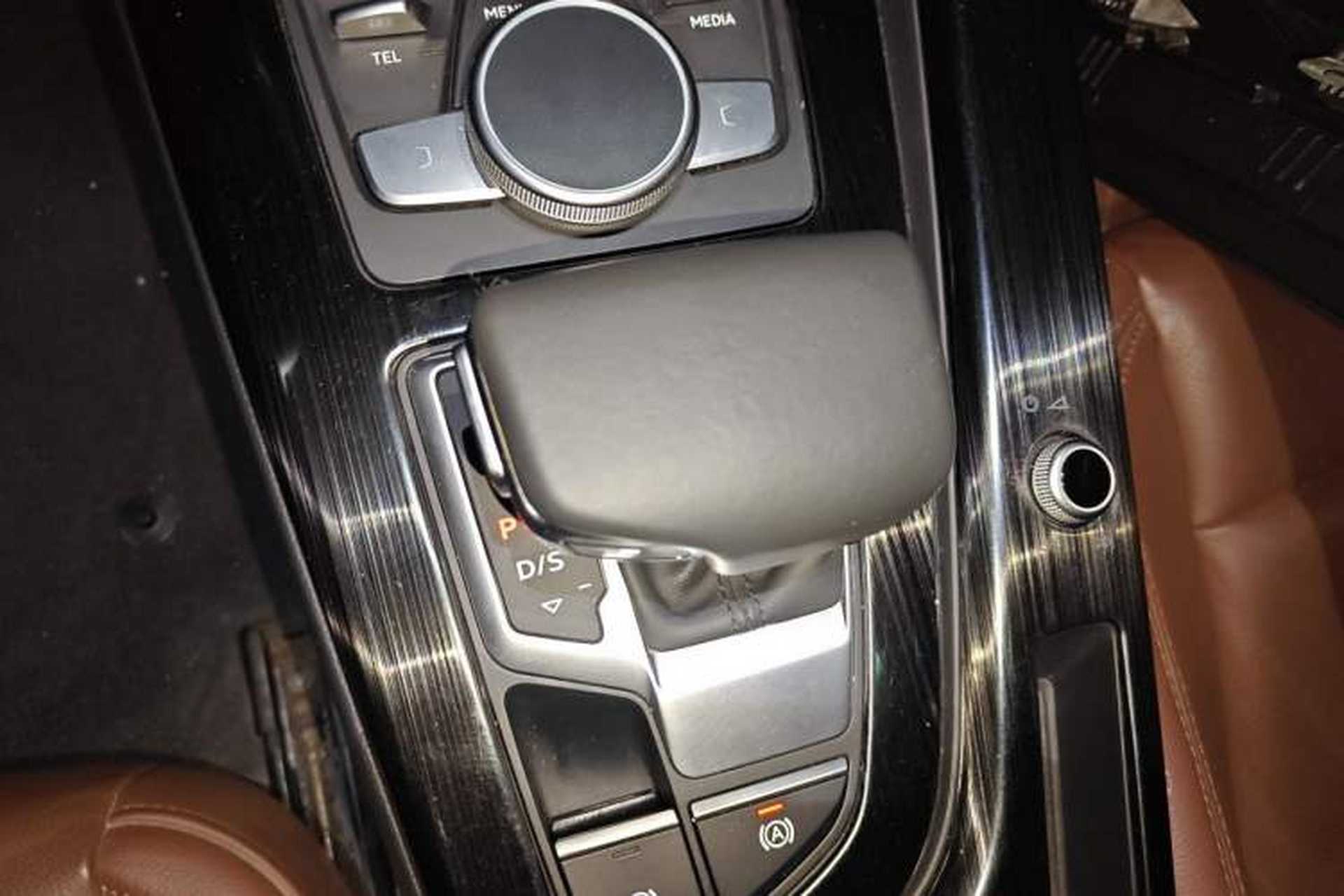 Used Audi A4L 2018 30th Anniversary Edition 40 TFSI Fashion Model Gear Lever