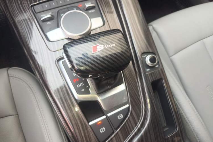 Used Audi A4L 2018 30th Anniversary Edition 40 TFSI Fashion Model Gear Lever