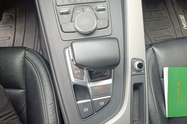 Used Audi A4L 2018 30th Anniversary Edition 40 TFSI Trendy Model Gear Lever