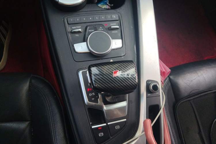 Used Audi A4L 2018 30th Anniversary Edition 40 TFSI Fashion Model Gear Lever