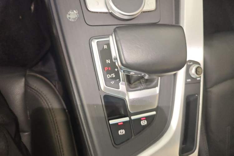 Used Audi A4L 2018 30th Anniversary Edition 40 TFSI Sport Edition Gear Lever