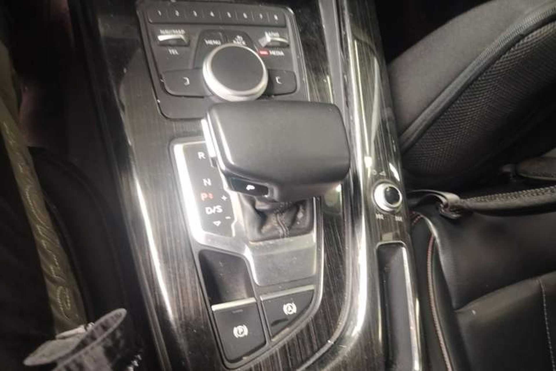 Used Audi A4L 2018 30th Anniversary Edition 40 TFSI Trendy Model Gear Lever