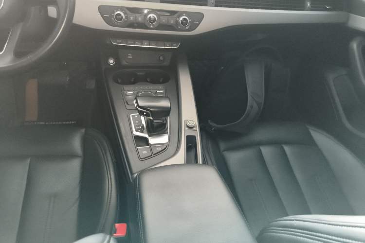 Used Audi A4L 2018 30th Anniversary Edition 40 TFSI Trendy Model Gear Lever