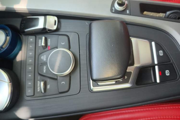 Used Audi A4L 2018 30th Anniversary Edition 40 TFSI Trendy Model Gear Lever