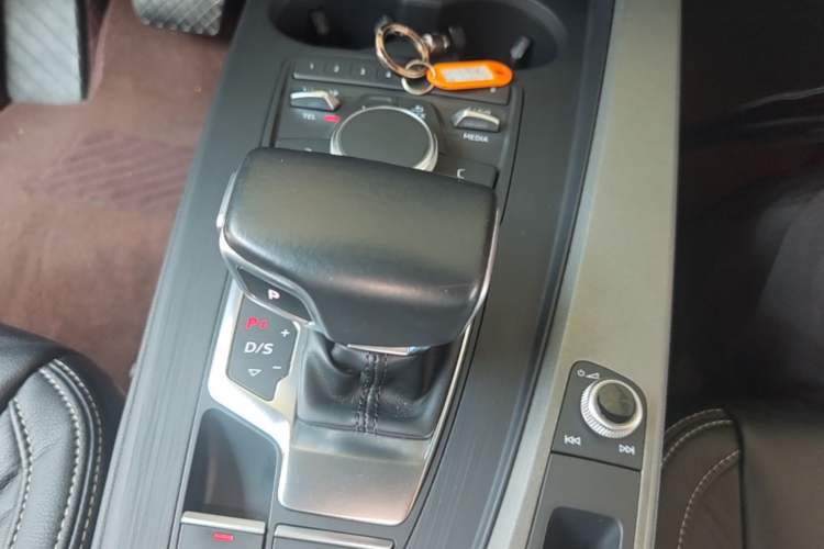 Used Audi A4L 2018 30th Anniversary Edition 40 TFSI Trendy Model Gear Lever