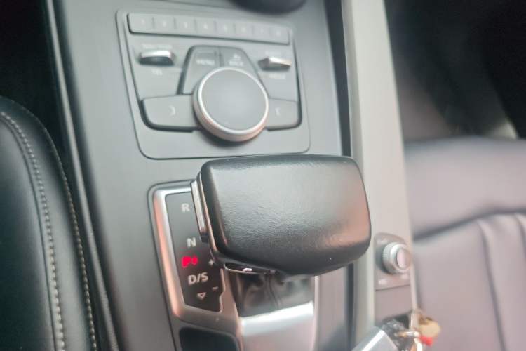 Used Audi A4L 2018 30th Anniversary Edition 30 TFSI Ambition Model Gear Lever