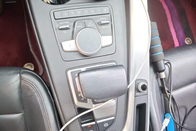 Used Audi A4L 2018 30th Anniversary Edition 40 TFSI Fashion Model Gear Lever