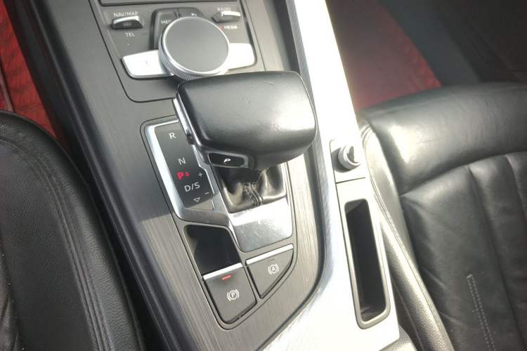 Used Audi A4L 2018 30th Anniversary Edition 40 TFSI Fashion Model Gear Lever