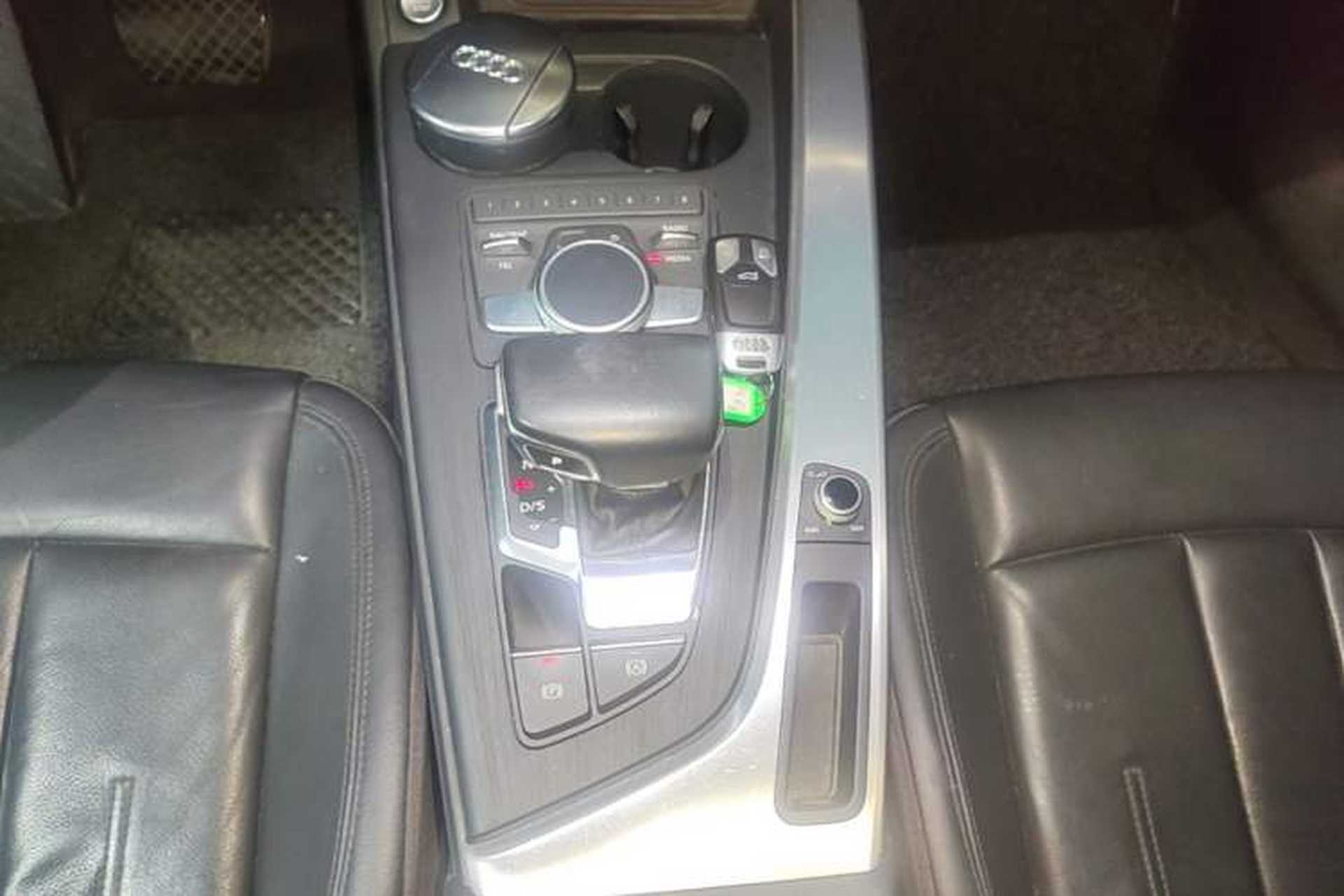 Used Audi A4L 2018 30th Anniversary Edition 40 TFSI Fashion Model Gear Lever
