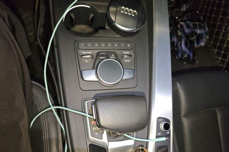 Used Audi A4L 2018 30th Anniversary Edition 40 TFSI Fashion Model Gear Lever