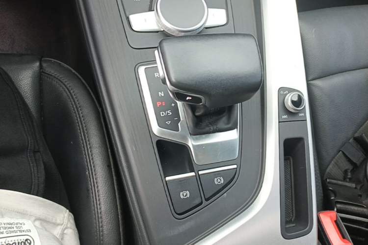 Used Audi A4L 2018 30th Anniversary Edition 40 TFSI Fashion Model Gear Lever