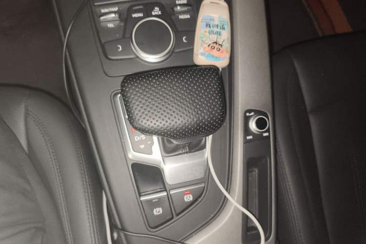 Used Audi A4L 2018 30th Anniversary Edition 40 TFSI Trendy Model Gear Lever
