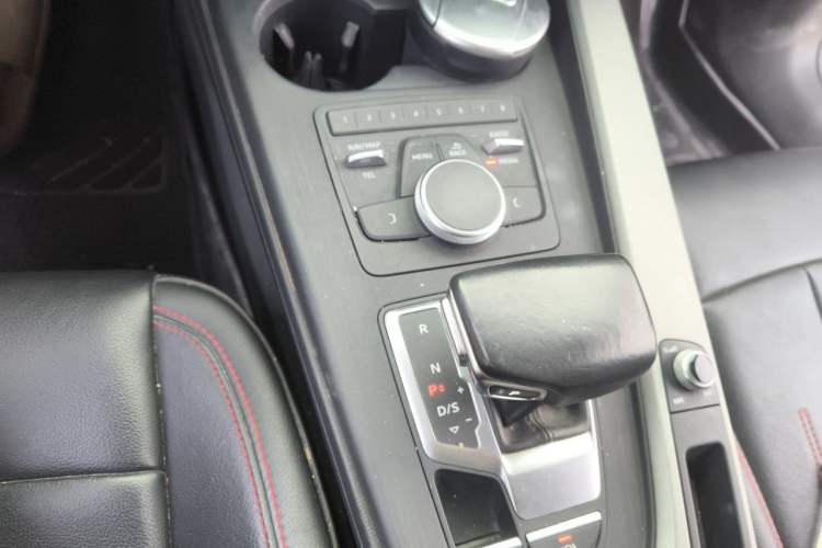 Used Audi A4L 2018 30th Anniversary Edition 40 TFSI Trendy Model Gear Lever