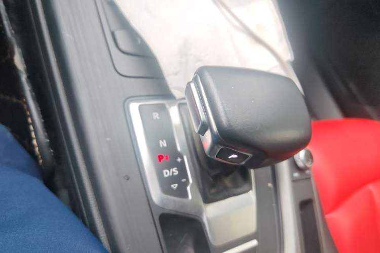 Used Audi A4L 2018 30th Anniversary Edition 40 TFSI Trendy Model Gear Lever