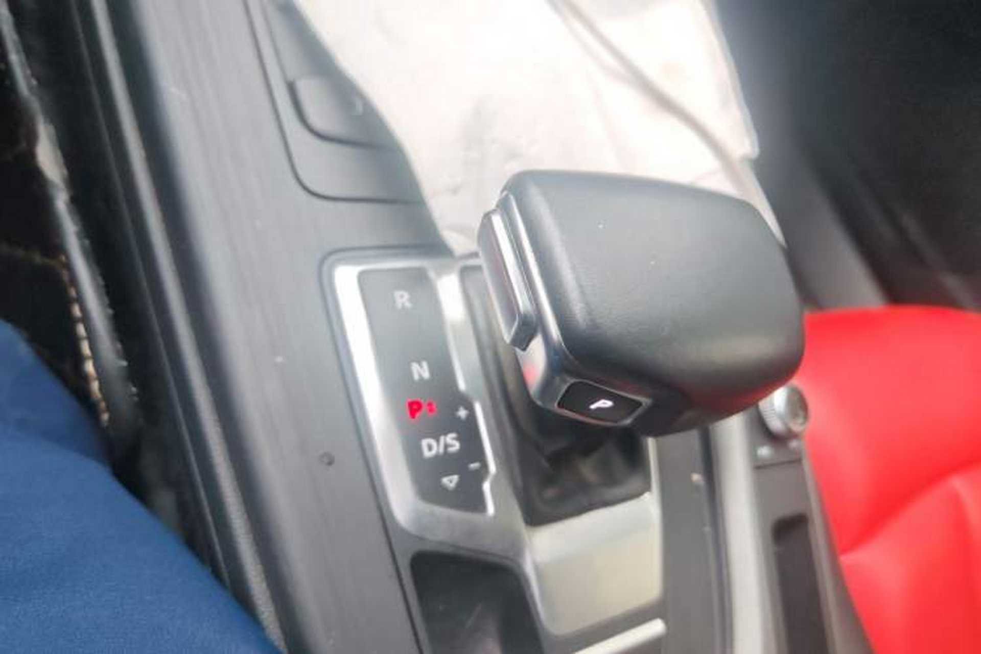 Used Audi A4L 2018 30th Anniversary Edition 40 TFSI Trendy Model Gear Lever