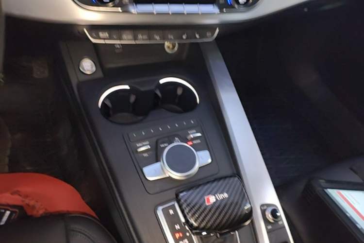 Used Audi A4L 2018 30th Anniversary Edition 40 TFSI Fashion Model Gear Lever
