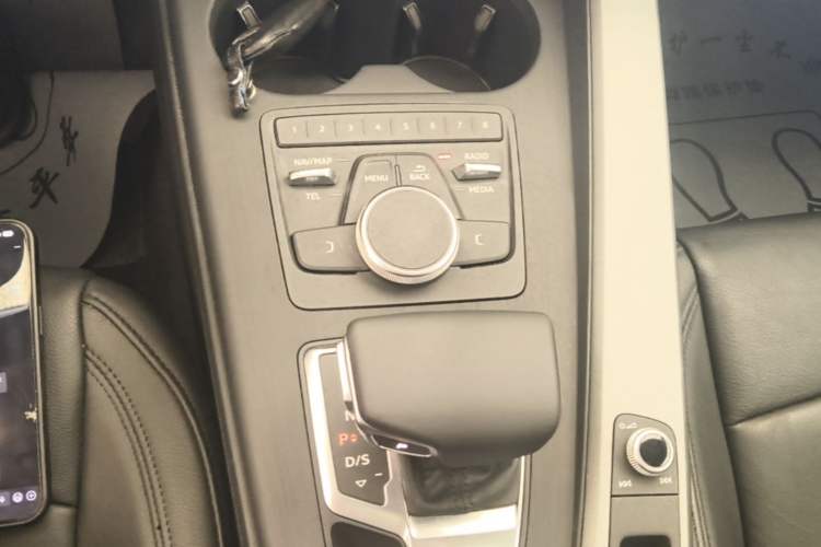 Used Audi A4L 2018 30th Anniversary Edition 40 TFSI Trendy Model Gear Lever