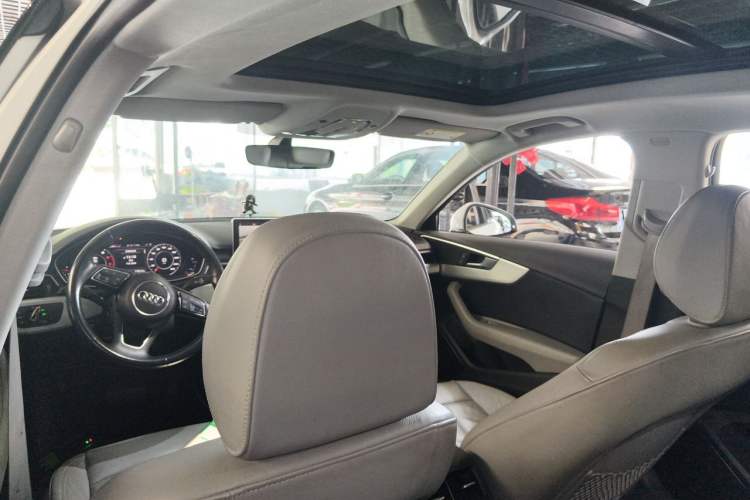 Used Audi A4L 2018 30th Anniversary Edition 40 TFSI Fashion Model Headliner
