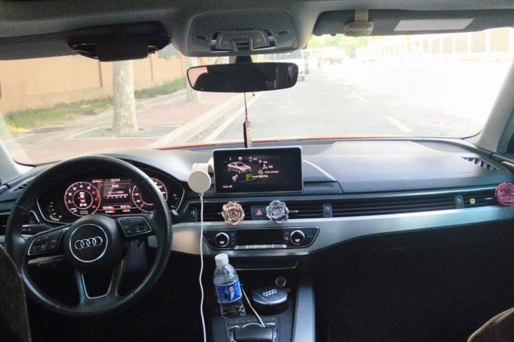 Used Audi A4L 2018 30th Anniversary Edition 40 TFSI Fashion Model Headliner
