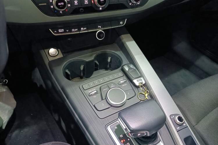 Used Audi A4L 2018 30th Anniversary Edition 40 TFSI Trendy Model Interior 1