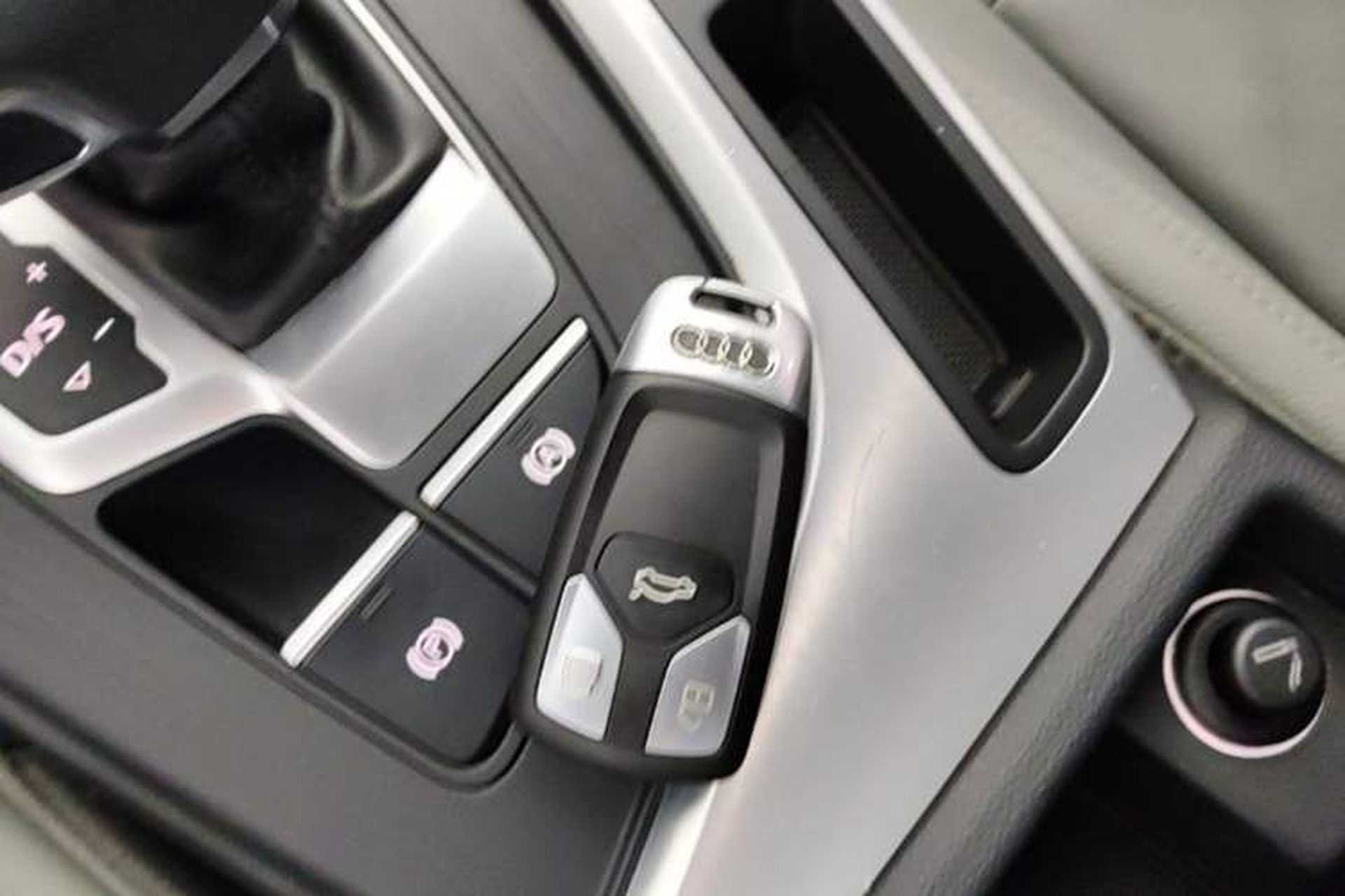 Used Audi A4L 2018 30th Anniversary Edition 40 TFSI Fashion Model Interior 1