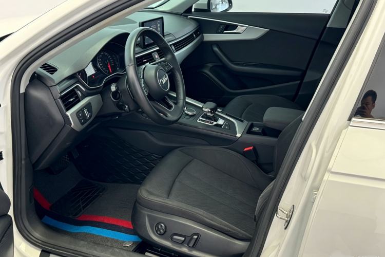 Used Audi A4L 2018 30th Anniversary Edition 40 TFSI Trendy Model Interior 1