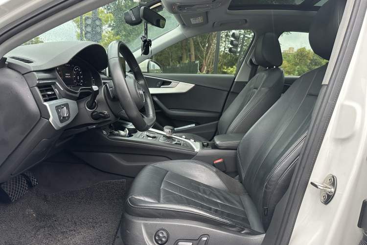 Used Audi A4L 2018 30th Anniversary Edition 40 TFSI Fashion Model Interior 1