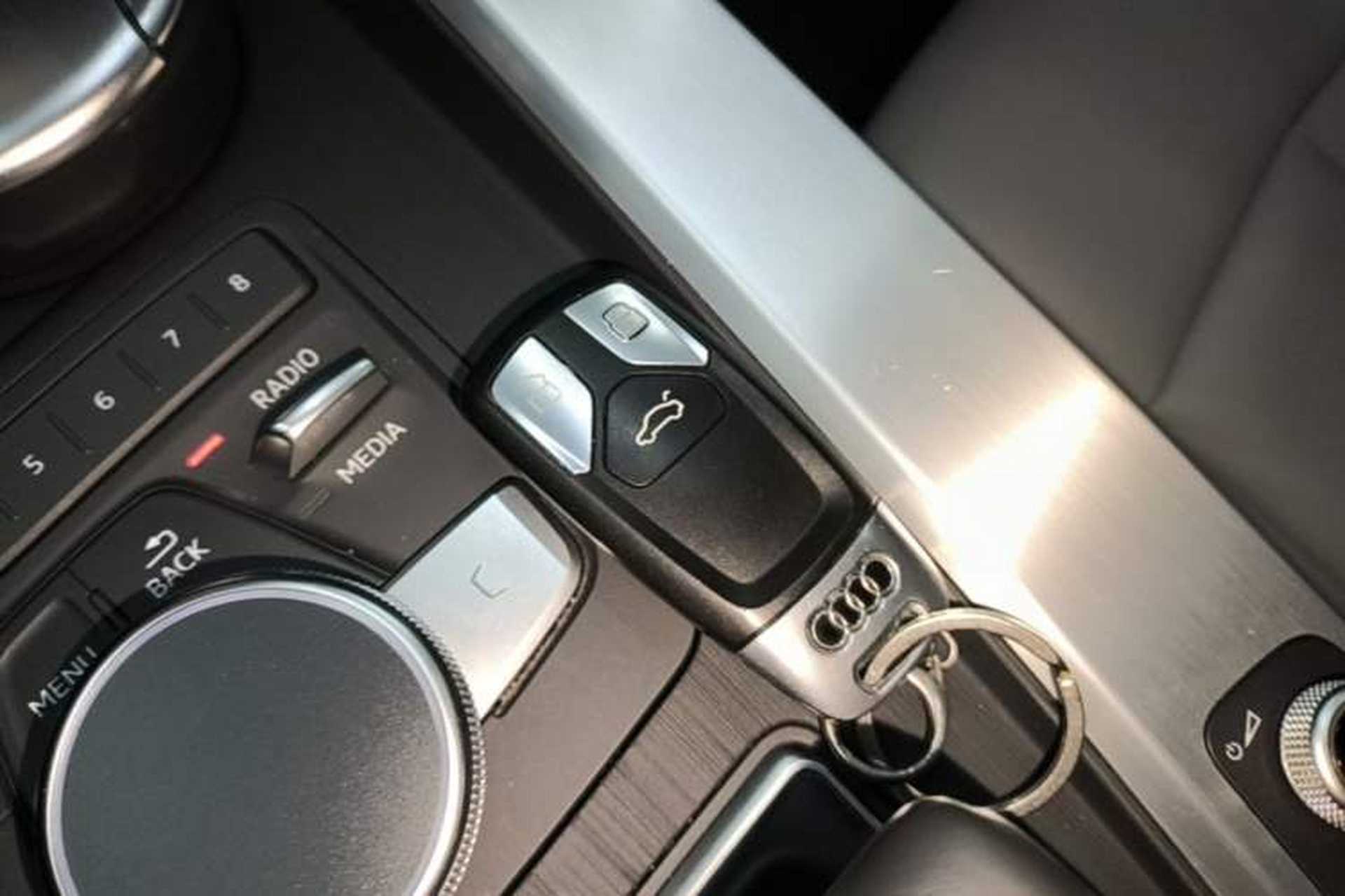Used Audi A4L 2018 30th Anniversary Edition 40 TFSI Fashion Model Interior 1