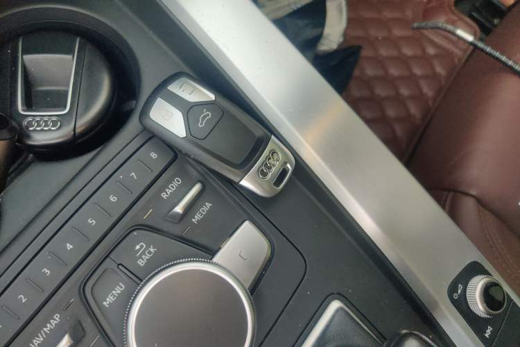 Used Audi A4L 2018 30th Anniversary Edition 40 TFSI Fashion Model Interior 1