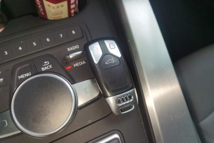 Used Audi A4L 2018 30th Anniversary Edition 40 TFSI Fashion Model Interior 1