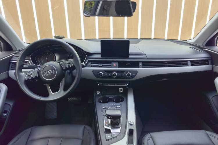 Used Audi A4L 2018 30th Anniversary Edition 40 TFSI Trendy Model Interior 1