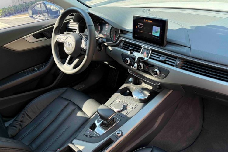 Used Audi A4L 2018 30th Anniversary Edition 40 TFSI Trendy Model Interior 10